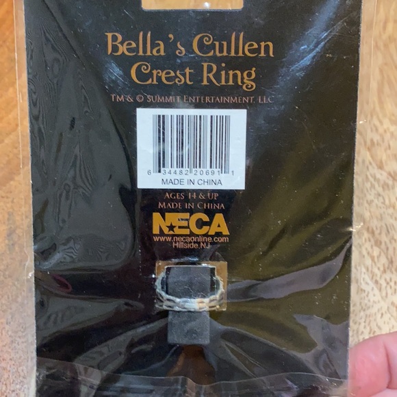 Twilight Saga New Moon Bella Swan Kristen Stewart Cullen Crest prop replica ring - Picture 3 of 3